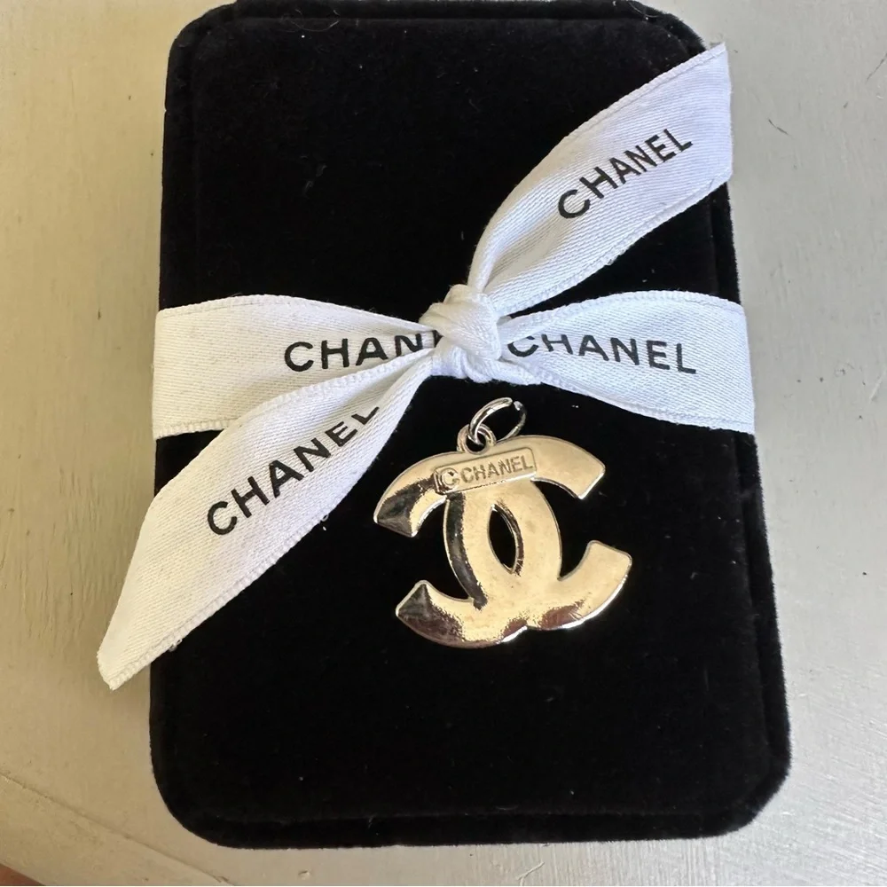 Chanel Silver Tone Metal Zipper Pull Button  Charm. - Picture 2 of 3